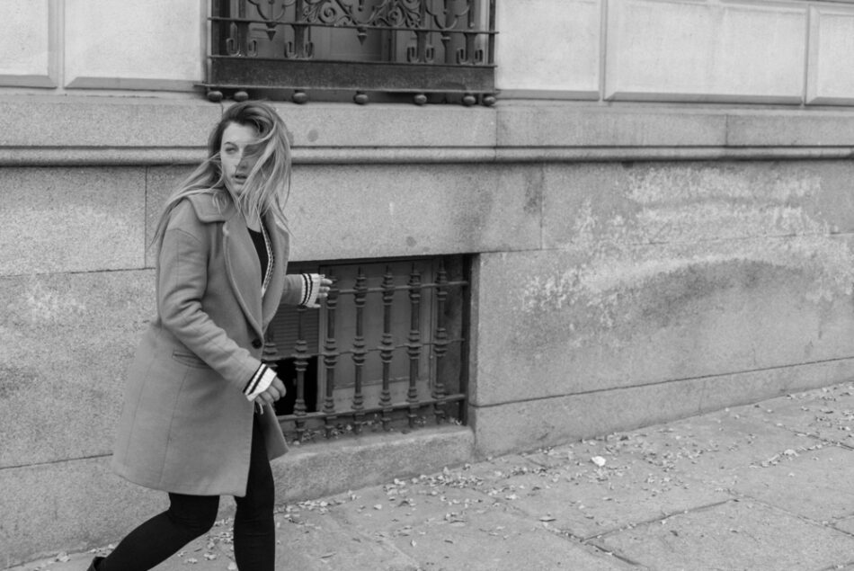 woman-running-away